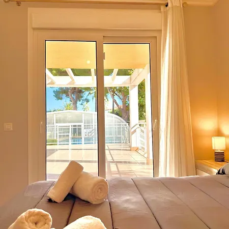Vistas Al Montgo Apartment